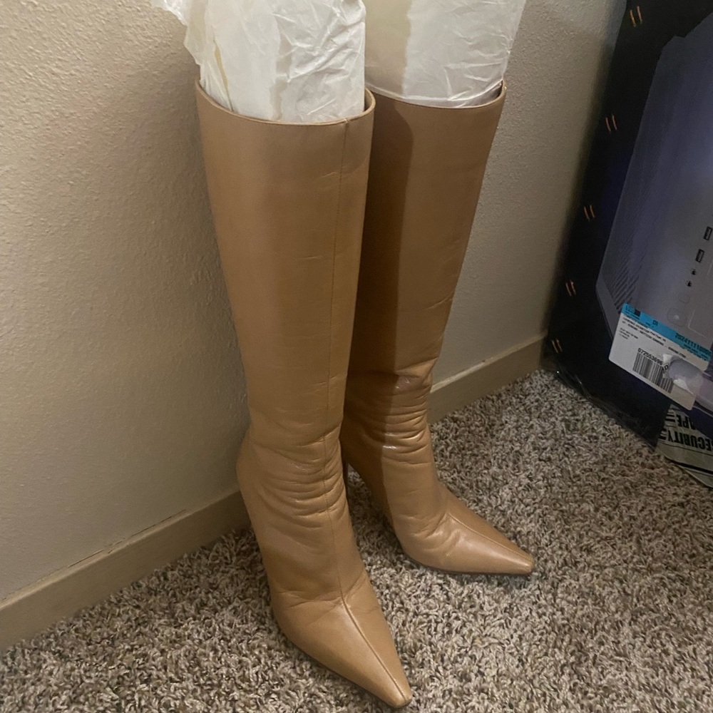 Used but amazing condition Nude pointed toe jimmy choo heeled boots - Picture 3 of 7